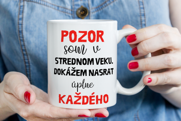 Keramický hrnček - pozor, som v strednom veku..