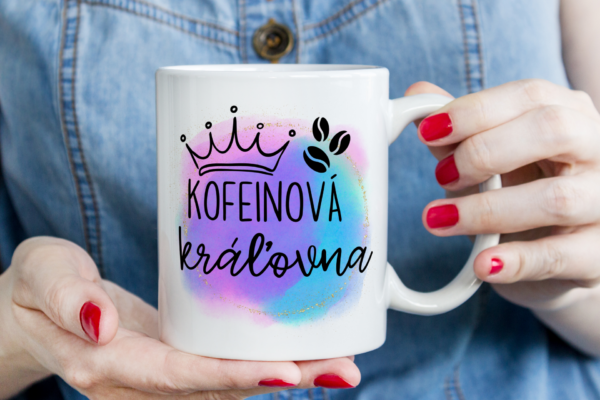 Keramický hrnček, kofeinová kráľovna...