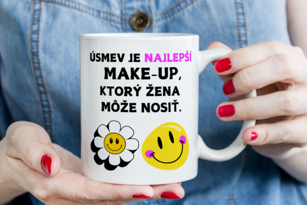 Keramický hrnček, úsmev je najlepší makeup, ktorý žena môže nosiť..