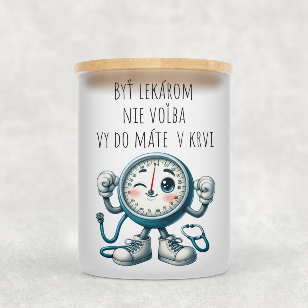 Veľka sviečka v sklenenenej dóze s bambusovým viečkom Byť lekárom nie je voľba – je to poslanie.