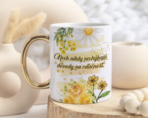 Hrnček s láskavou myšlienkou „Nech nikdy nechýbajú dôvody na vďačnosť“