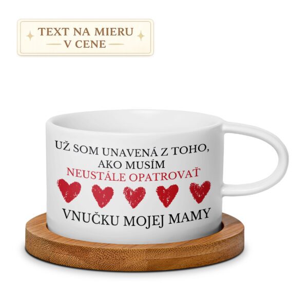 Vtipný hrnček pre vnučku – Už som unavená z toho, ako musím opatrovať vnučku mojej mamy