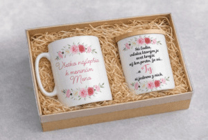 Darčeková sada s hrnčekom a sviečkou s vlastným textom – ružové kvety