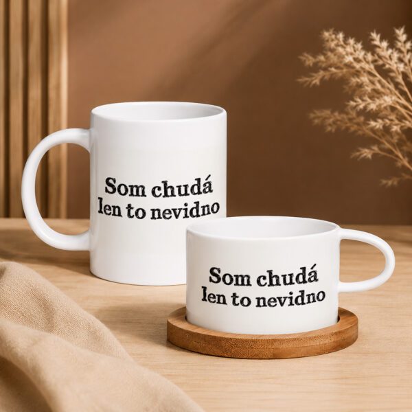 Vtipný keramický hrnček s textom „Som chudá, len to nevidno“ – 300 ml alebo makrónka 150 ml